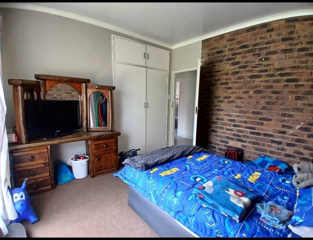 4 BEDROOM FREESTANDING FOR SALE IN SUNAIR PARK